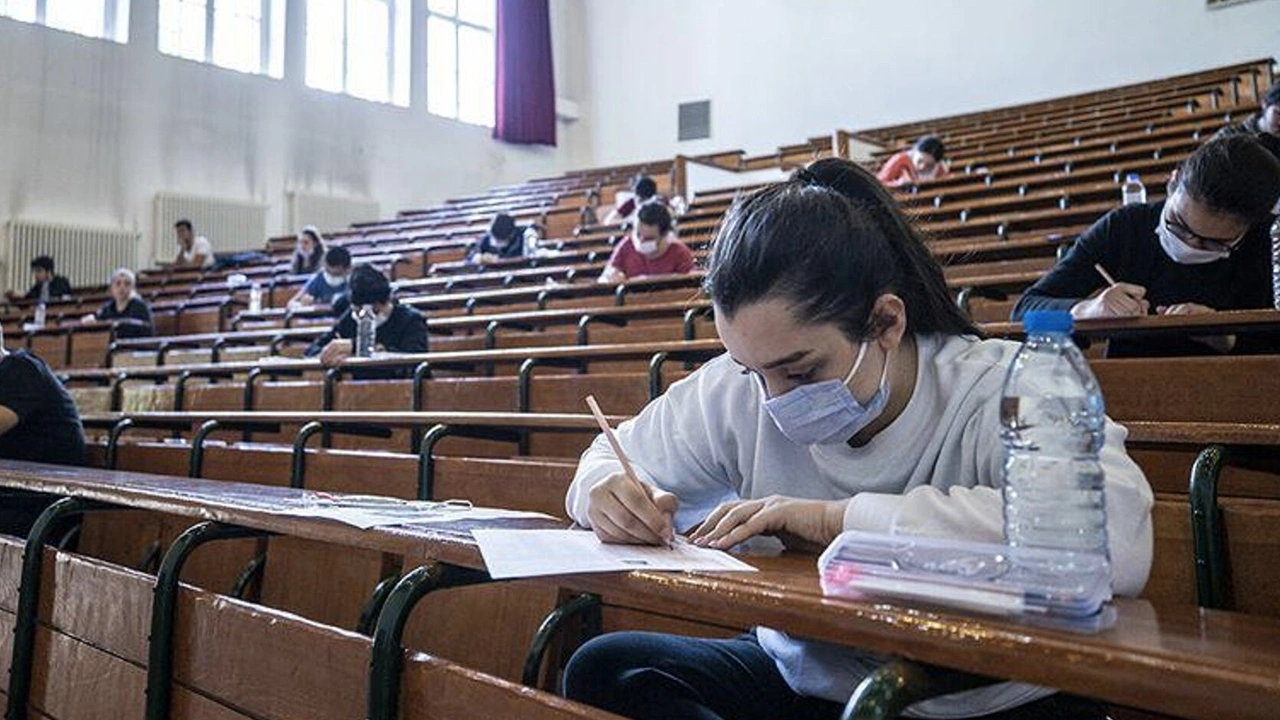 Ortaokullarda yeni sınıf geçme düzenlemeleri: Türkçe barajı ve eğitimde değişiklikler!