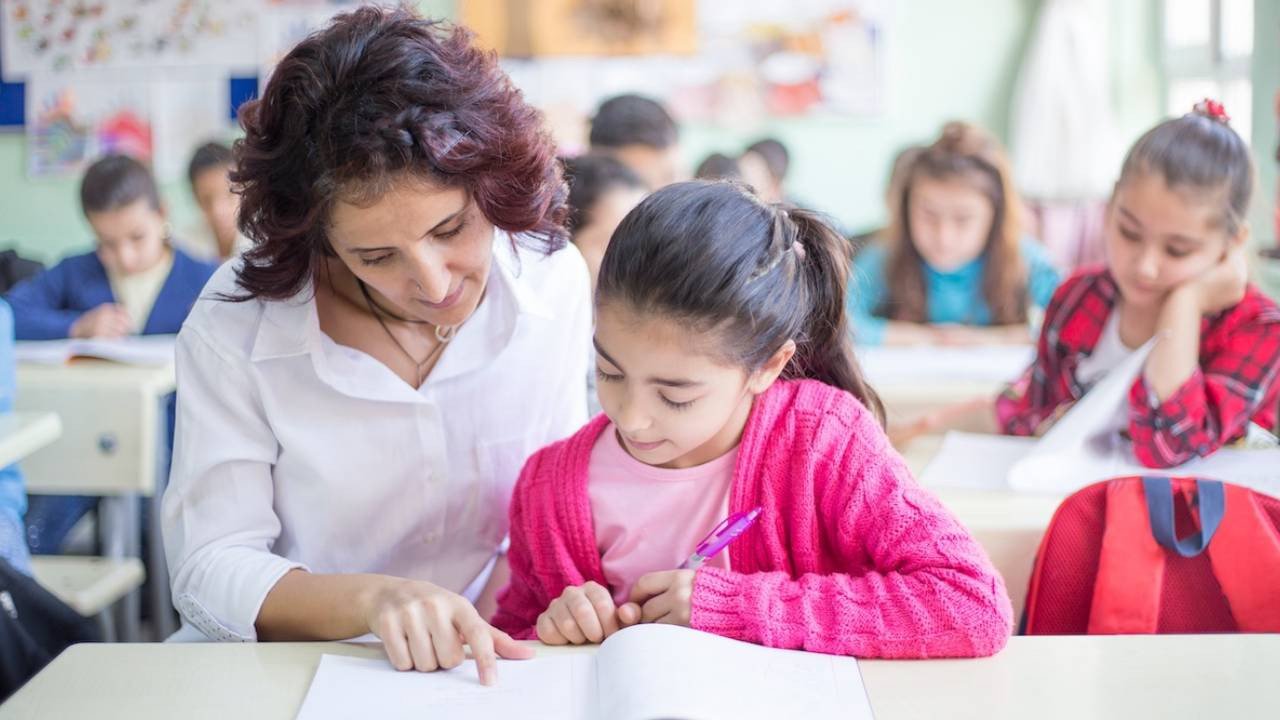 MEB’den şok karar: Sınıf anneleri uygulaması resmen kaldırıldı!