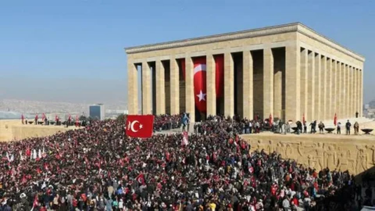 Anıtkabir'deki tarihî Atatürk portresi sergisi büyük ilgi görüyor…