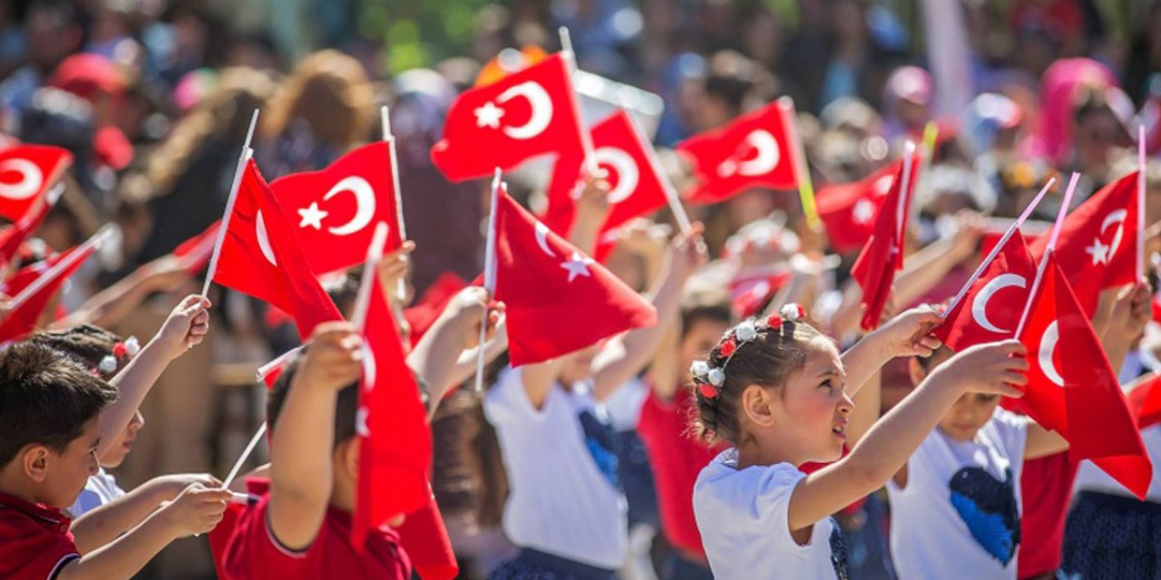 23 Nisan için İBB’den büyük festival! Tiyatrodan konserlere, 16 ülkeden çocuk halk danslarından eğlencelere